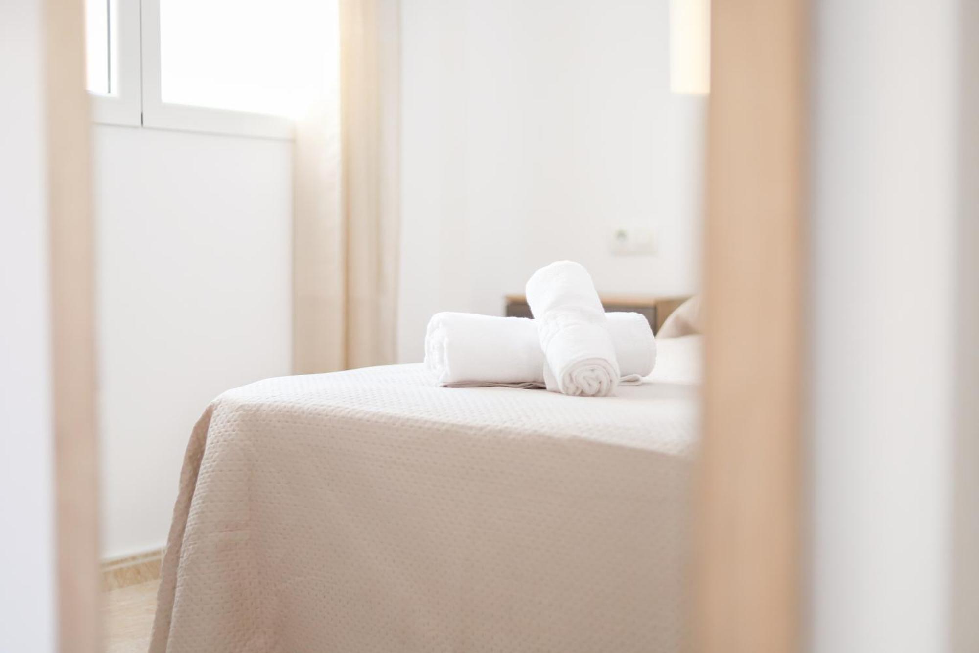 Apartamentos Luna De أغيلاس المظهر الخارجي الصورة